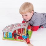 BIGJIGS: DUŻA Parowozownia dla 5 lokomotyw - obrazek 2