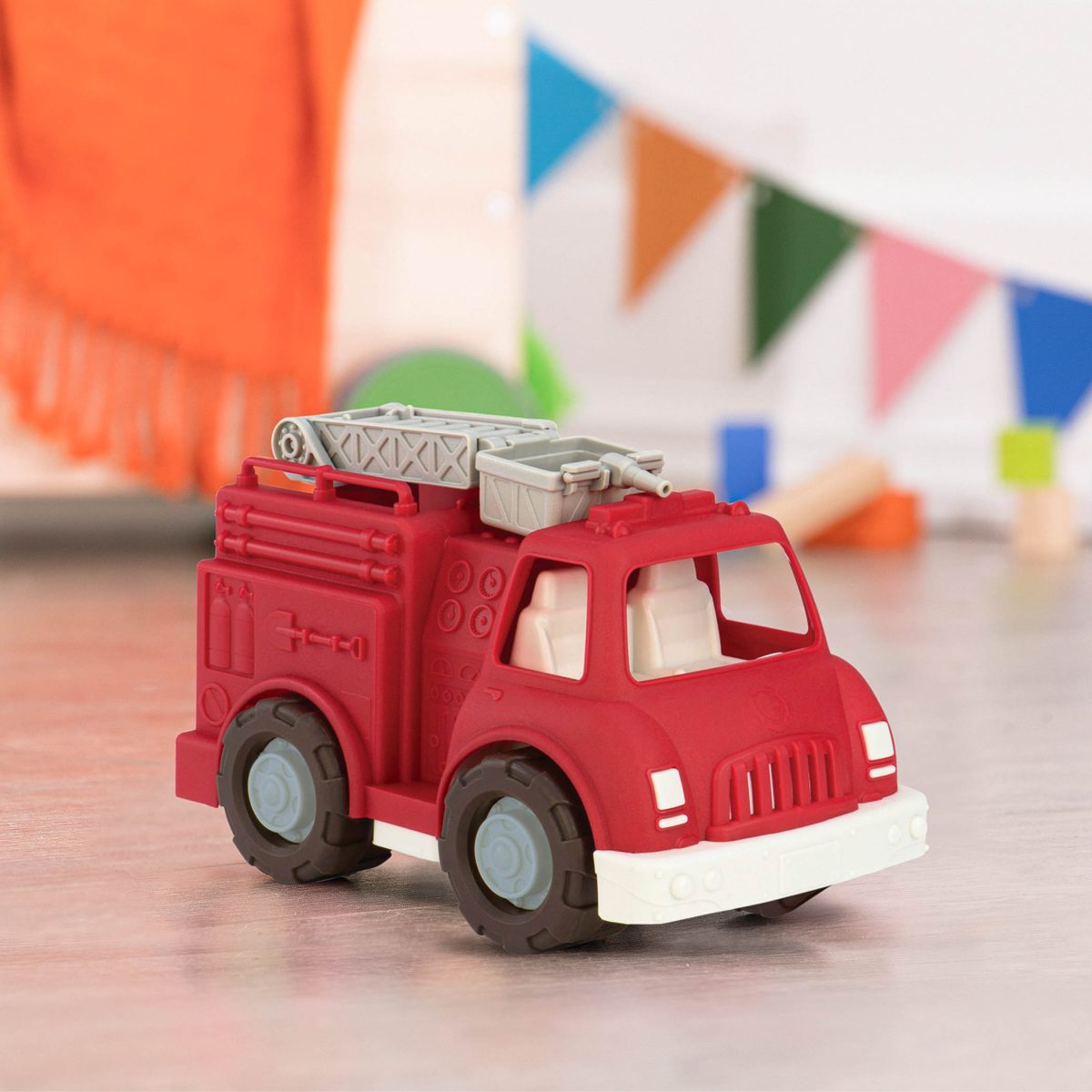 VE1004_LS_A B.toys: wonder wheels - WÓZ STRAŻACKI – Fire Truck - obrazek 4