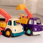 B.toys: Wonder Wheels CIĘŻARÓWKA z KOPARKĄ – Excavator Truck - obrazek 2