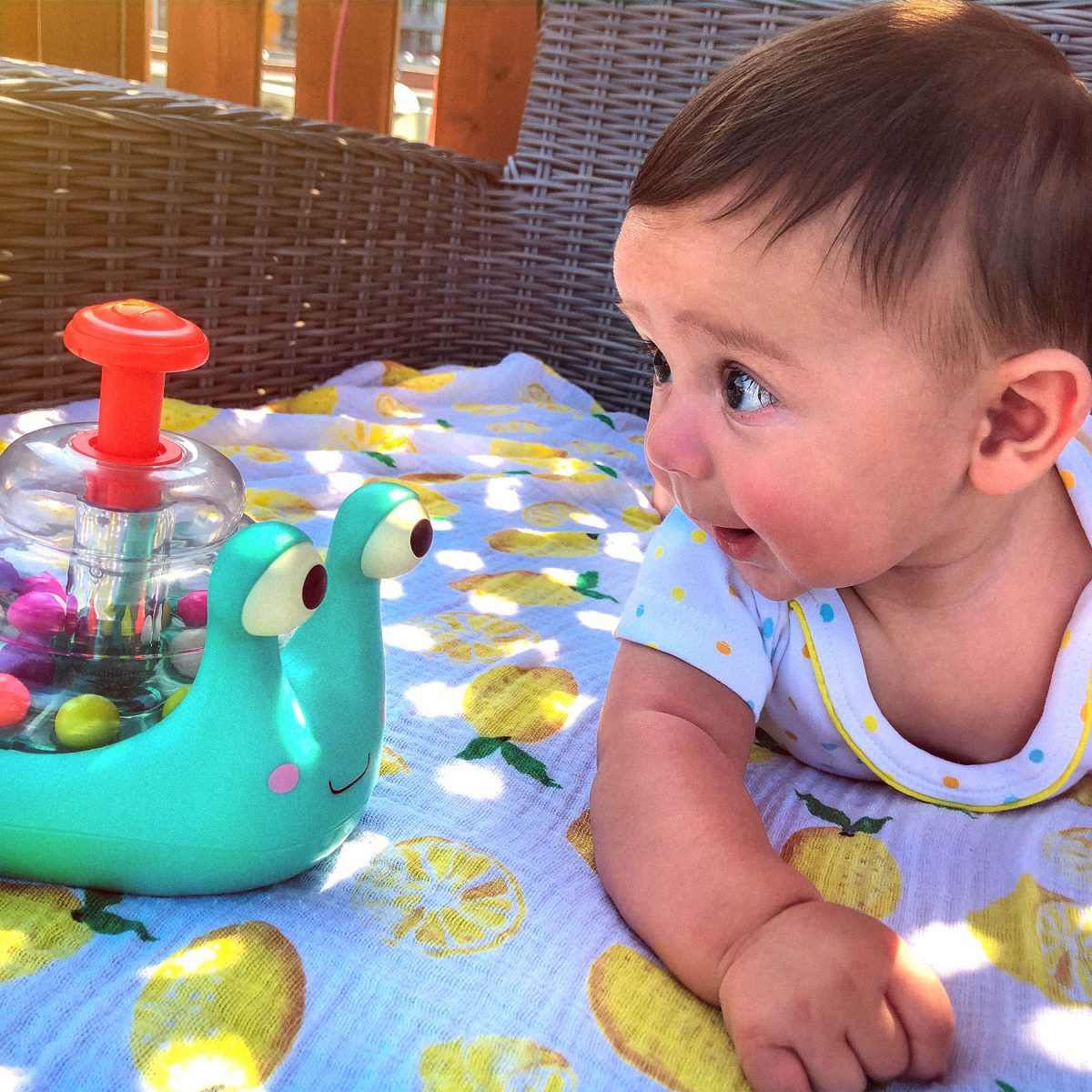 BX1561_LS_A B.TOYS: Escar-Glooooow – ślimak z tańczącymi kuleczkami - obrazek 2