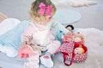 LILLIPUTIENS: Lalka dzidziuś Anais w koszyczku + akcesoria 9m+ - obrazek 5