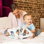 Babyono: Zabawka edukacyjna MINT PYRAMID TINY YOGA - obrazek 2