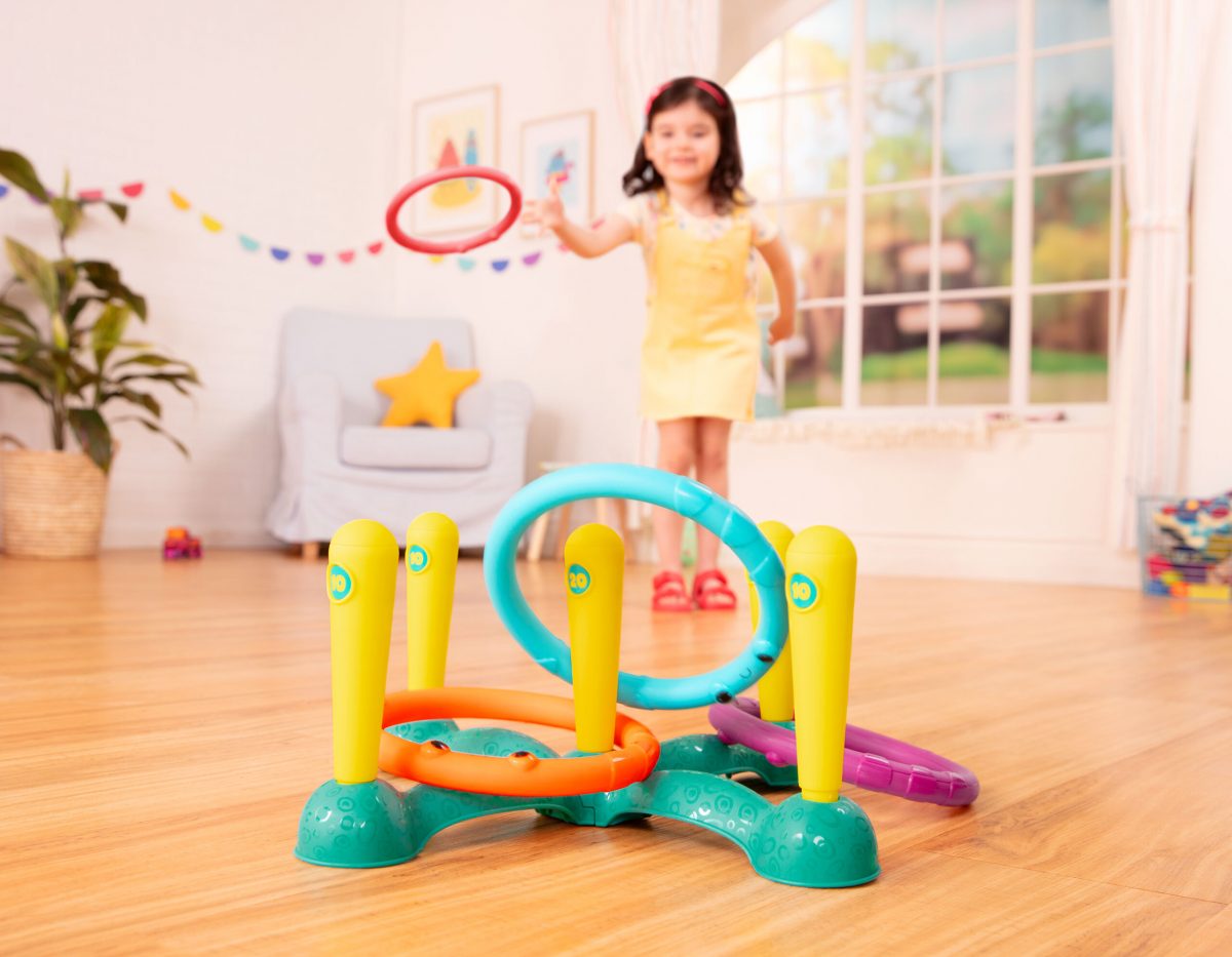 BX1890_LS_A-scaled B.toys: Sling-a-Ring Toss – gra w RZUCANIE OBRĘCZAMI 3+ - obrazek 2