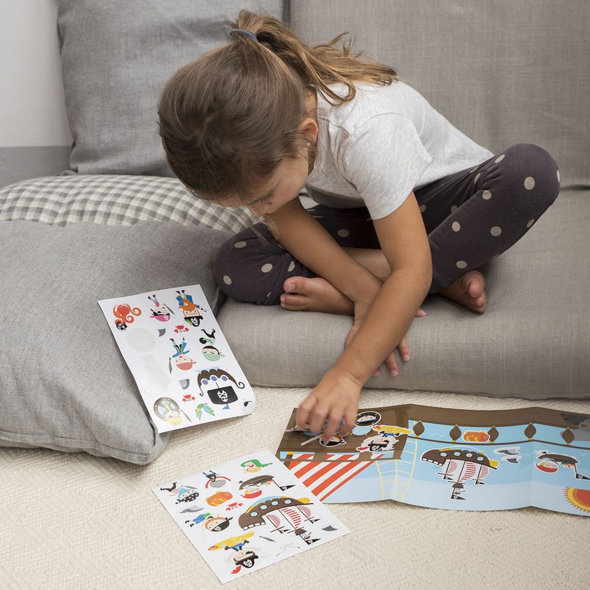 Apli Kids: zestaw naklejek z planszami PIRACI - obrazek 2