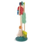 B.toys: Clean ‘n’ Play – drewniany zestaw do sprzątania - obrazek 4