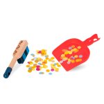 B.toys: Clean ‘n’ Play – drewniany zestaw do sprzątania - obrazek 3