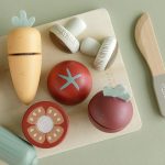 Little Dutch: Deska z warzywami do krojenia - obrazek 2