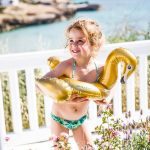 The Swim Essentials: dmuchany Łabędź Złoty - obrazek 2