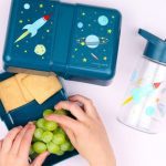 A Little Lovely Company: śniadaniówka lunchbox z naklejkami KOSMOS - obrazek 2
