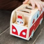 LILLIPUTIENS: Drewniany autobus sorter Kokoszka Paulette 12m+ - obrazek 3