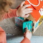 LILLIPUTIENS: Drewniany domek manipulacyjny Lisek Włamywacz 3+ - obrazek 2