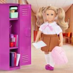 LORI: lalka ALINA z akcesoriami szkolnymi - obrazek 2