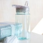 A Little Lovely Company: bidon transparentny ze składanym ustnikiem GLITTER Silver - obrazek 2