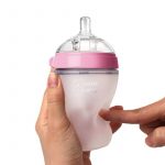 Comotomo: silikonowe butelki antykolkowe 2-pack MOM'S BREAST 150 ml Pink NEWBORN - obrazek 3