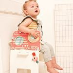 Lilliputiens: drewniana tablica manipulacyjna Radio Flaming Anais 9 m+ - obrazek 2