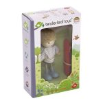 Tender Leaf Toys: Laleczka Edward na deskorolce - obrazek 4