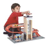 Tender Leaf Toys: Drewniany garaż z samochodami i helikopterem - obrazek 5