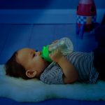 B.box: bidon ze słomką 240 ml Glow in the dark - obrazek 3