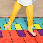 B.TOYS: Boogie Woogie Mat – mata muzyczna – pianino podłogowe do tańca i miksowania muzyki - obrazek 4