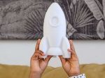 FLOW AMSTERDAM: Lampka nocna LED rakieta Apollo - obrazek 3
