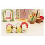 Tender Leaf Toys: Przenośny, leśny domek z wyposażeniem i laleczkami - obrazek 2