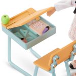 LORI: Lalka LORI UCZENNICA z ŁAWKĄ SZKOLNĄ i akcesoriami - obrazek 3