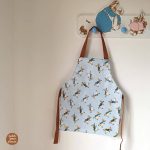 Petit Jour Paris: Piotruś Królik Fartuszek wodoodporny - obrazek 2