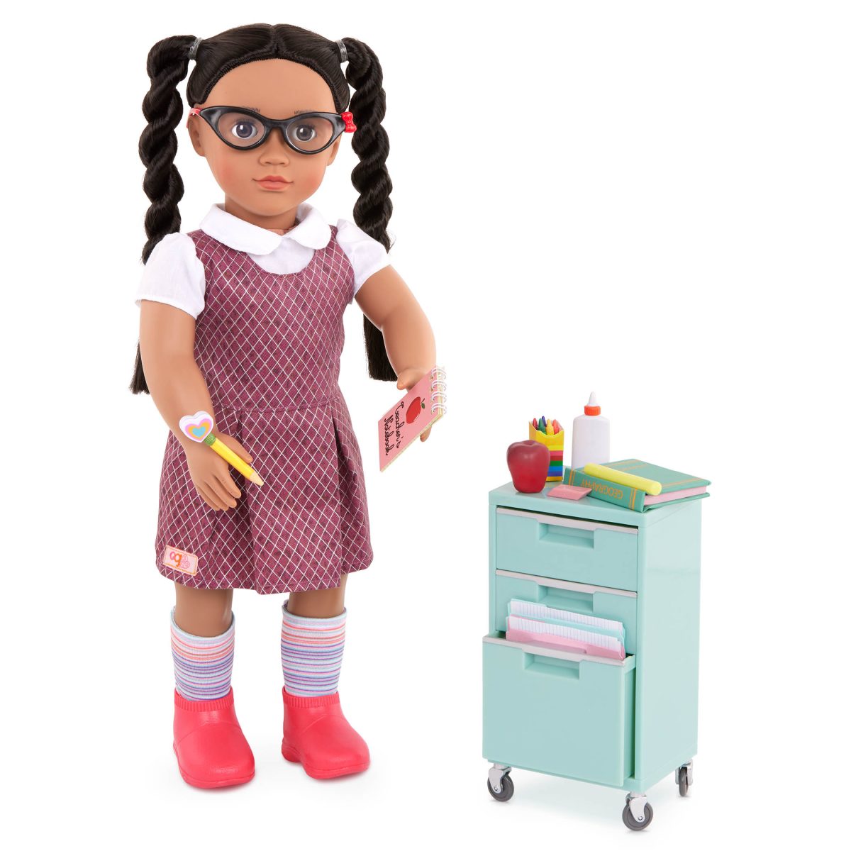 Our Generation: SZAFKA na KÓŁKACH, z TORNISTREM i przyborami SZKOLNYMI – Elementary Class Playset - obrazek 2