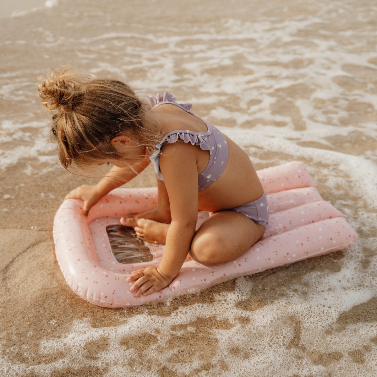 Little Dutch: dmuchana deska do pływania Little Pink Flowers - obrazek 2