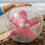 Sunnylife - Dmuchana piłka plażowa 3D -  Ocean Treasure, Rose - obrazek 2