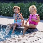The Swim Essentials: kamizelka do nauki pływania dla dzieci 18-30kg WHALES - obrazek 2