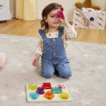 B.TOYS: Shapes & Emotions drewniana układanka KSZTAŁTY i EMOCJE z kolorowym filtrem - obrazek 2