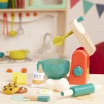 B.toys: Mini Chef – Mix & Bake Playset – drewniany MIKSER z akcesoriami i składnikami do pieczenia ciast - obrazek 2