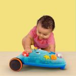 B.toys: muzyczny CHODZIK-PCHACZ z odpinanym panelem interaktywnym - obrazek 4