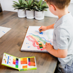 Kitpas: zestaw 8 kwadratowych kredek dla dzieci - obrazek 3