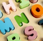 BIGJIGS: drewniana układanka alfabet 18m+ - obrazek 2