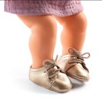 Djeco: Złote buciki dla lalki POMEA - obrazek 2