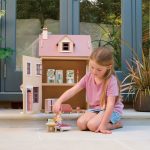 Tender Leaf Toys: Drewniany trzypiętrowy domek dla lalek z wyposażeniem, Foxtail Villa - obrazek 3