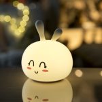 Rabbit & Friends: Królik Słodziak Lampka Silikonowa Biała - obrazek 2