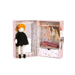Moulin Roty: PARYŻANKA BLANCHE - Walizka z lalką i garderobą - obrazek 3
