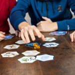 FLEXIQ: gra karciana Hands Up! 7+ - obrazek 2