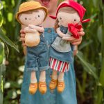 Little Dutch: miękka lalka chłopiec farmer Jim 35 cm - obrazek 2