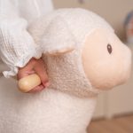 Little Dutch: pluszowa owca na biegunach Little Farm - obrazek 3