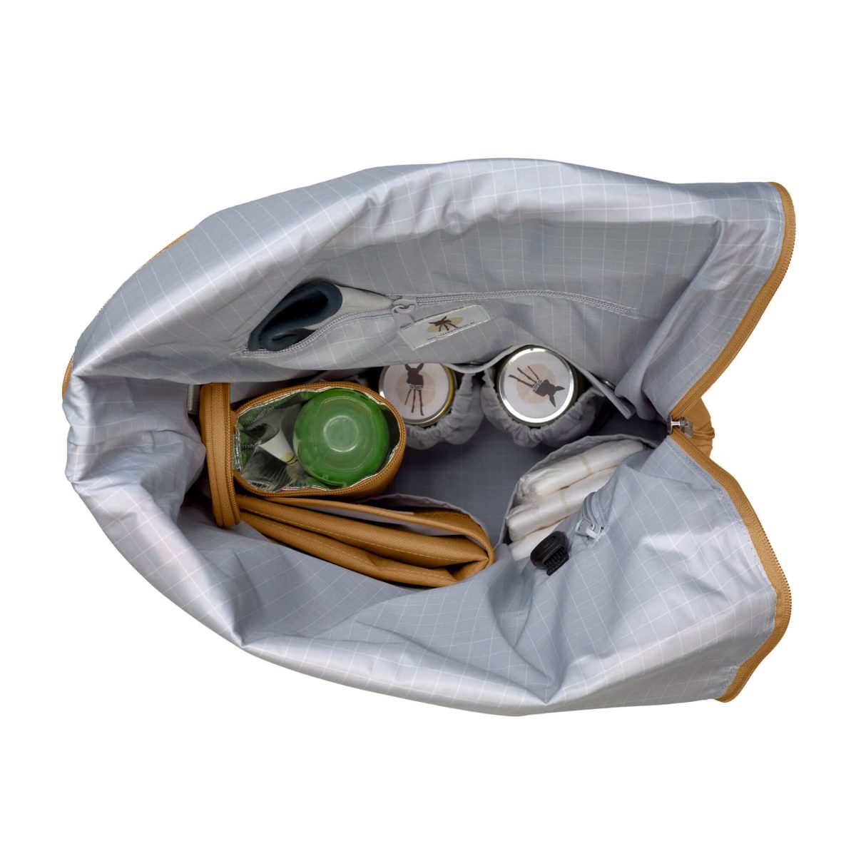 1103025838_4Kp4t6GKa1KVMQ Lassig: plecak dla mam z akcesoriami Rolltop Backpack CURRY - obrazek 3
