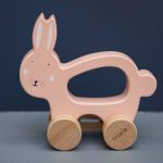 Trixie: Królik - Drewniana Zabawka na Sznurku - obrazek 2