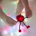 Glo Pals: postać do kąpieli Sammy - zestaw z dwiema kostkami sensorycznymi świecącymi w wodzie - obrazek 2