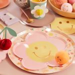Meri Meri: HAPPY - Papierowe talerze KWIATKI 8 szt. - obrazek 2