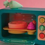 B.TOYS: Mini Chef – PIEKARNIK z TORTEM i odgłosami / Bake-a-Cake Playset - obrazek 5