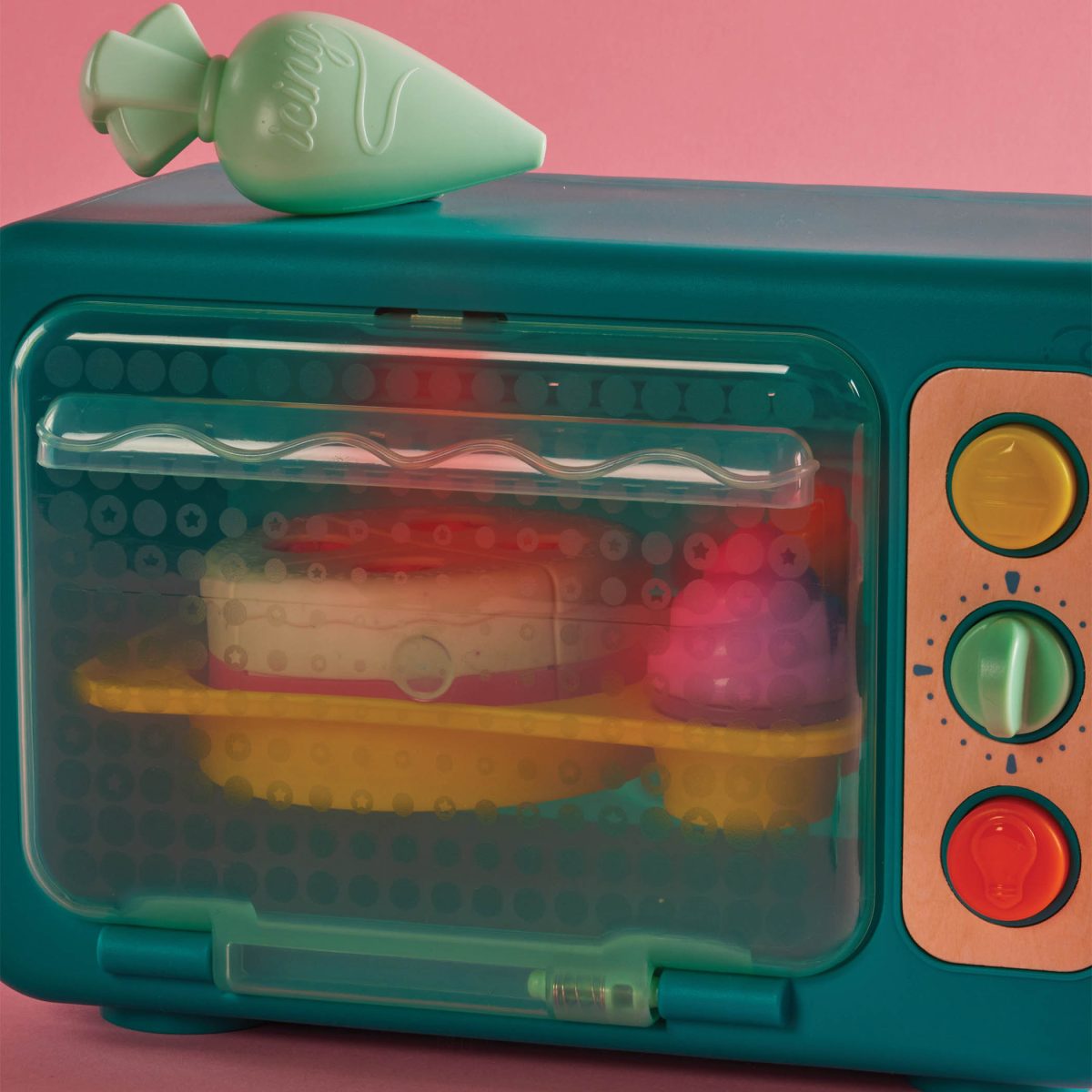 BX2291_LS_C1 B.TOYS: Mini Chef – PIEKARNIK z TORTEM i odgłosami / Bake-a-Cake Playset - obrazek 4