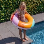 The Swim Essentials: dmuchane koło do pływania 90cm Tęcza - obrazek 2